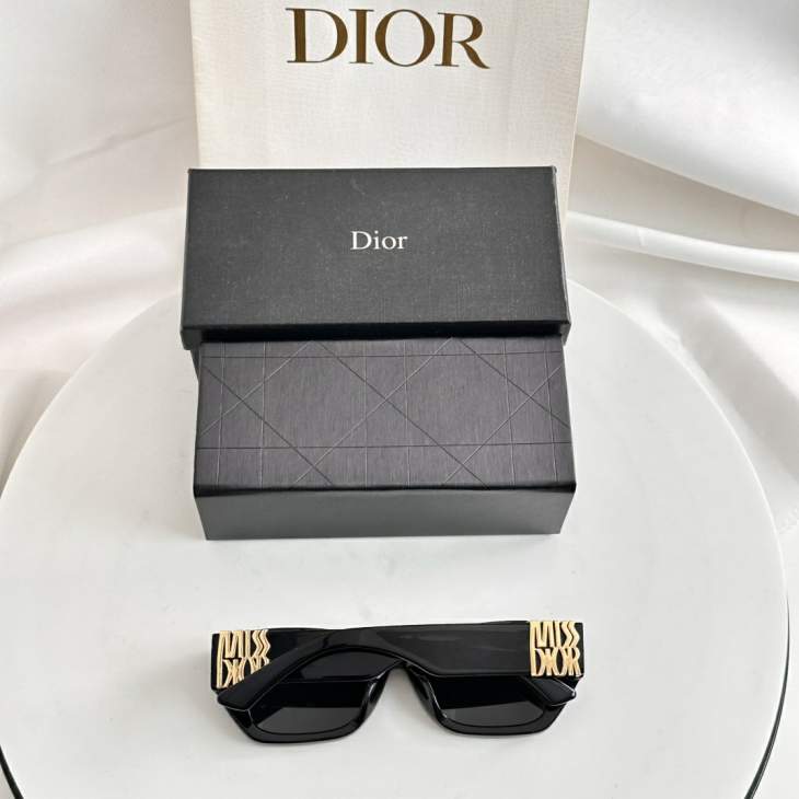Picture of Dior Sunglasses _SKUfw77817709fw